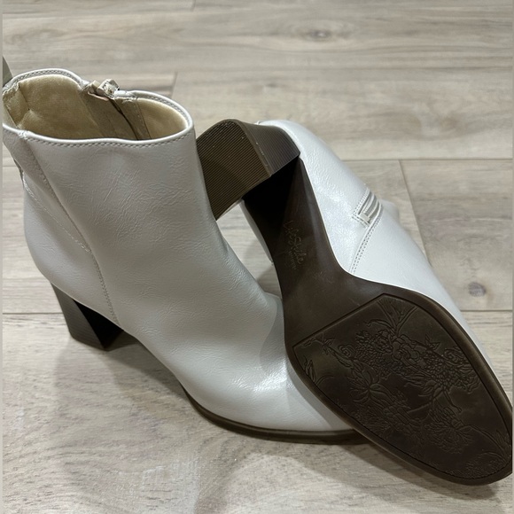 LifeStride Women’s Foxy Ankle Boots with Block Heel - Picture 6 of 7